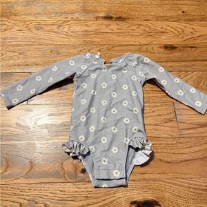 Quincy Mae Gray Floral Rashguard